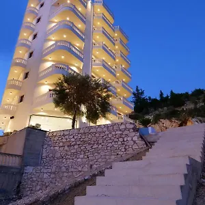 Aparthotel Sky Way Skk Luxury, Sarandë